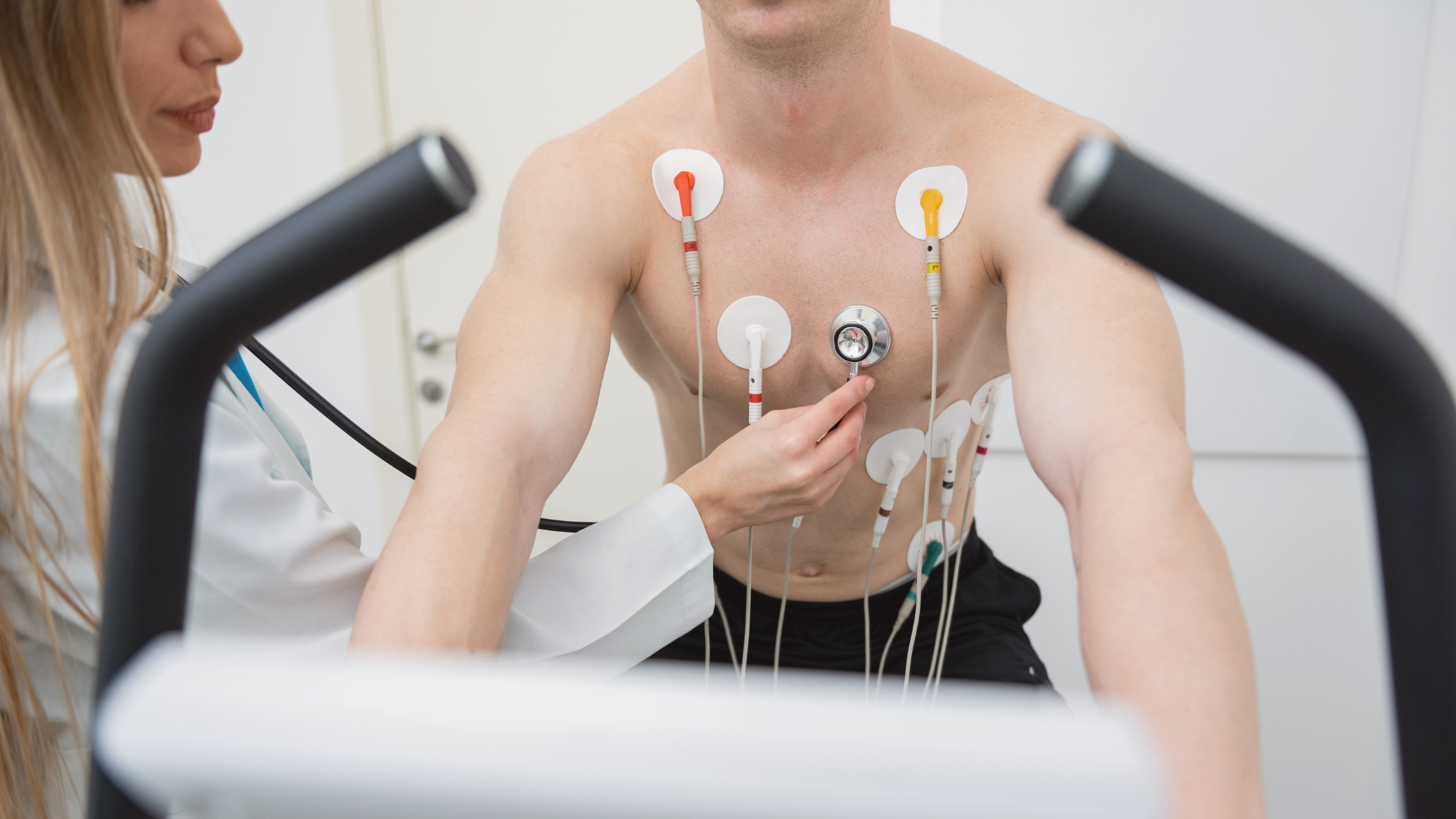 hombre en rehabilitación cardiaca 