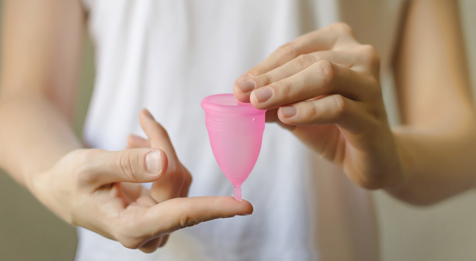 Cómo colocar la copa menstrual para evitar fugas