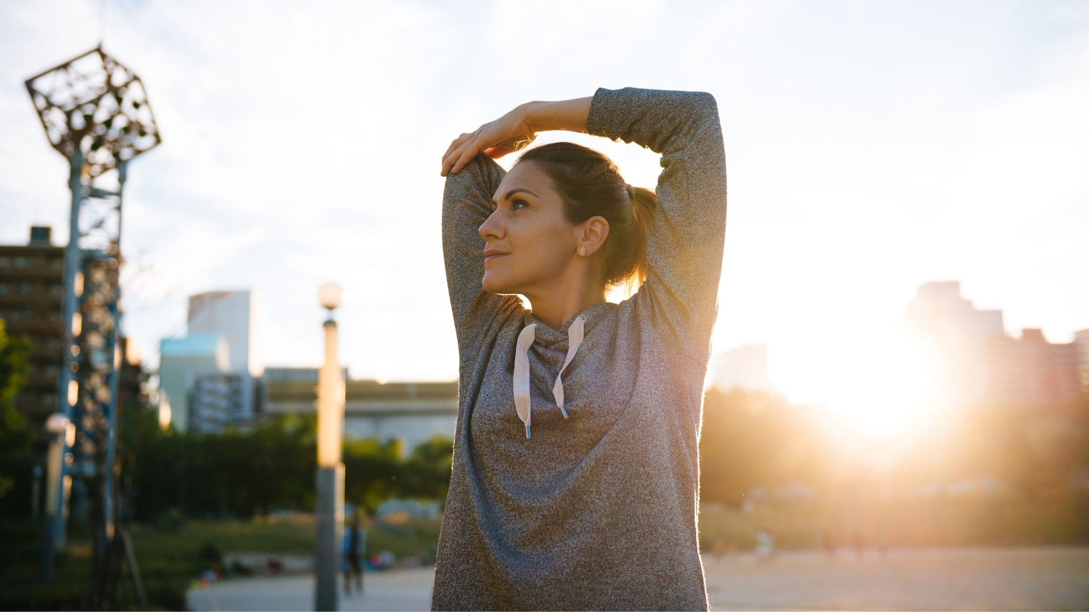 Mujer practicando hábitos saludables para el corazón — prevención cardiovascular IMQ